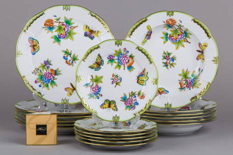 Brand New Herend Queen Victoria Plate Set for Six: Brand New Herend Queen Victoria Plate Set for Six People Manufacturer: Herend Porcelain Manufactory (Hungary) Quality: Handpainted, 1st class Pattern: Queen Victoria (VBO) Condition: Brand new,
