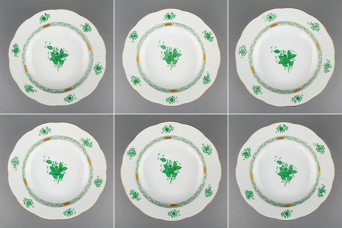 Set of Six Herend Chinese Bouquet Green Rim Pasta or: Set of Six Herend Chinese Bouquet Green Soup Plates Manufacturer: Herend Porcelain Manufactory (Hungary) Quality: Handpainted, 1st class Pattern: Chinese Bouquet Green (AV) Condition: Pre-owned, in ex