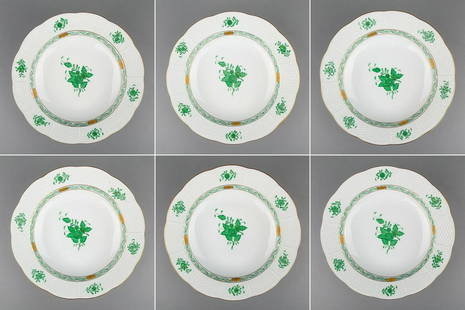 Set of Six Herend Chinese Bouquet Green Rim Pasta or: Set of Six Herend Chinese Bouquet Green Soup Plates Manufacturer: Herend Porcelain Manufactory (Hungary) Quality: Handpainted, 1st class Pattern: Chinese Bouquet Green (AV) Condition: Pre-owned,