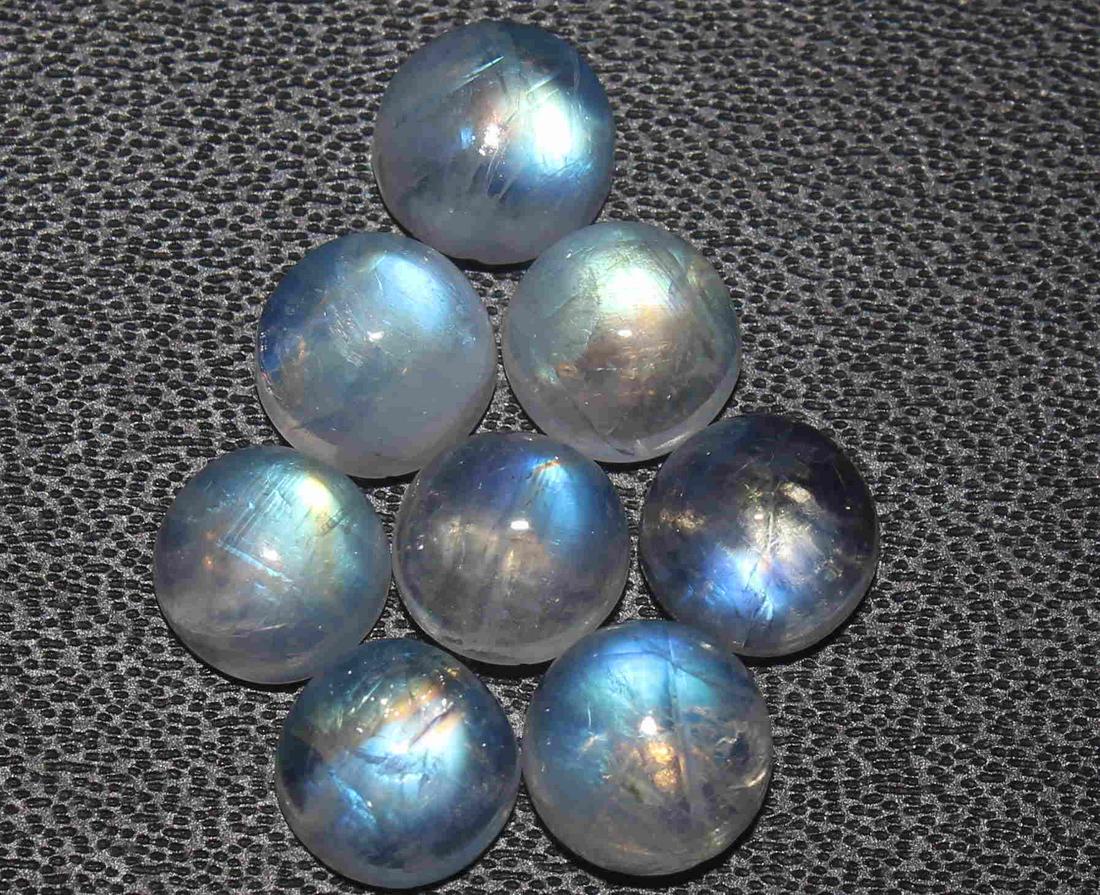 8.45 cts Natural Rainbow Moonstone Lot: No Reserve! Title: 8.45 cts Natural Rainbow Moonstone Lot Additional Information: Gemstone : Natural Rainbow Moonstone Shape and cut : round cabochan Weight : 8.45 Carats Measurements : 6x6 mm Number