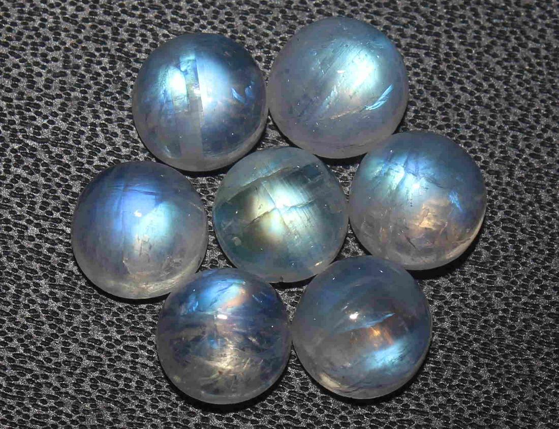 8.56 cts Natural Rainbow Moonstone Lot: No Reserve! Title: 8.56 cts Natural Rainbow Moonstone Lot Additional Information: Gemstone : Natural Rainbow Moonstone Shape and cut : round cabochan Weight : 8.56 Carats Measurements : 6x6 mm Number