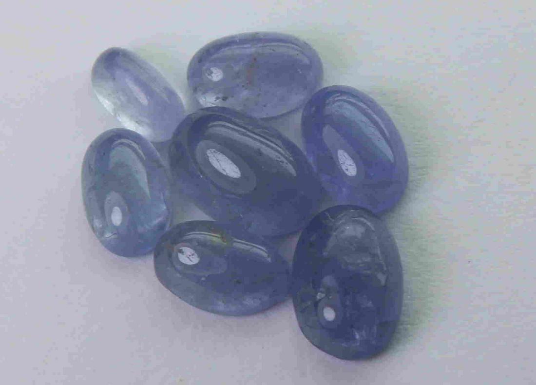 4.32 cts Natural Tanzanite Lot: No Reserve! Title: 4.32 cts Natural Tanzanite Lot Additional Information: Gemstone : Natural Tanzanite Shape and cut : Oval cabochan Weight : 4.32 Carats Measurements : 6.84x4.69x3.37 mm , 4.95x2.74x2