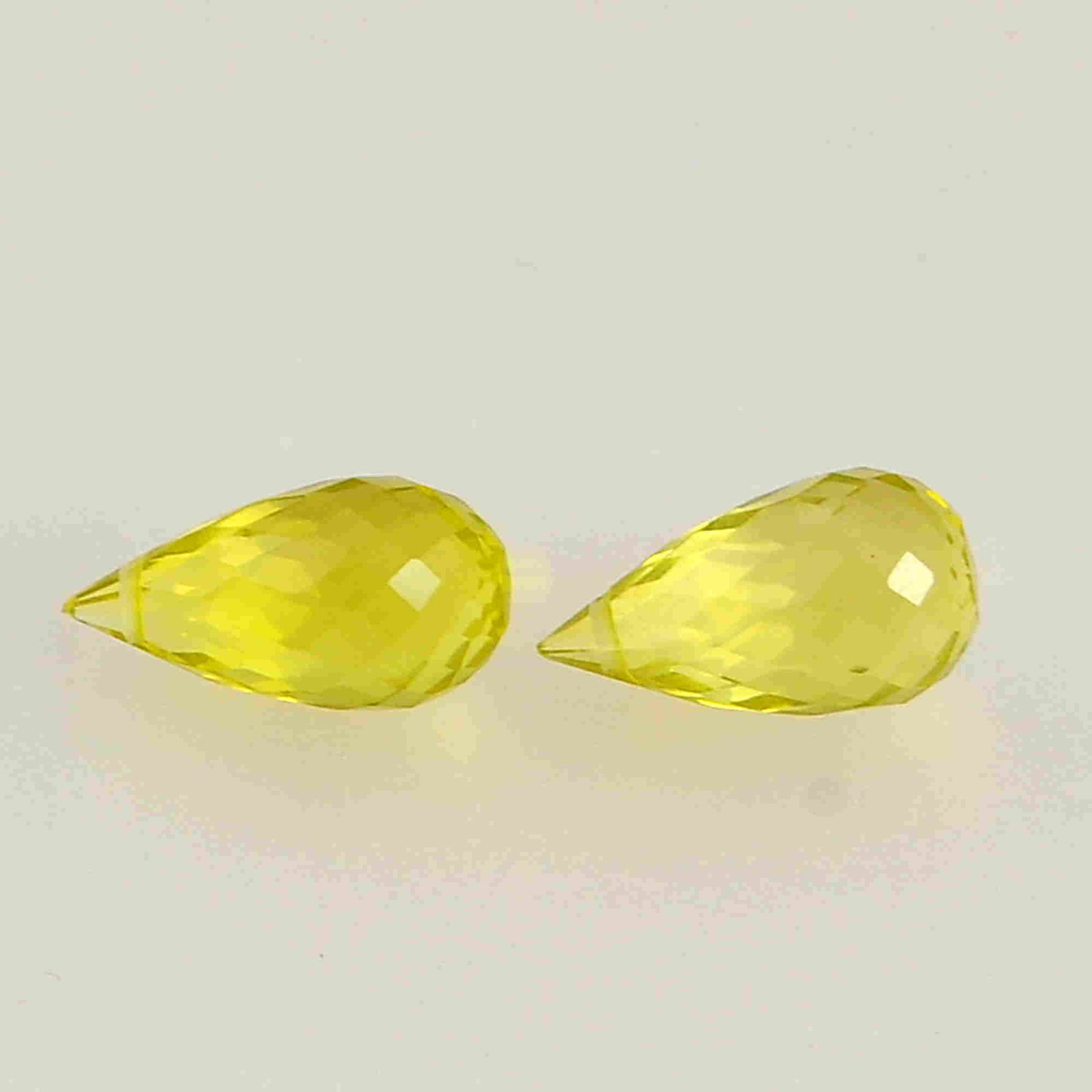 6.4 Carat Yellow Color Natural Drops Lemon Quartz Loose: No Reserve! Title: 6.4 Carat Yellow Color Natural Drops Lemon Quartz Loose Gemstone 2 Pieces Brand: Gems Trading Center Gemstones: Lemon Quartz Carat Weights: 6.4 Size/Dimensions: 7H x 12.5L x 7W mm S