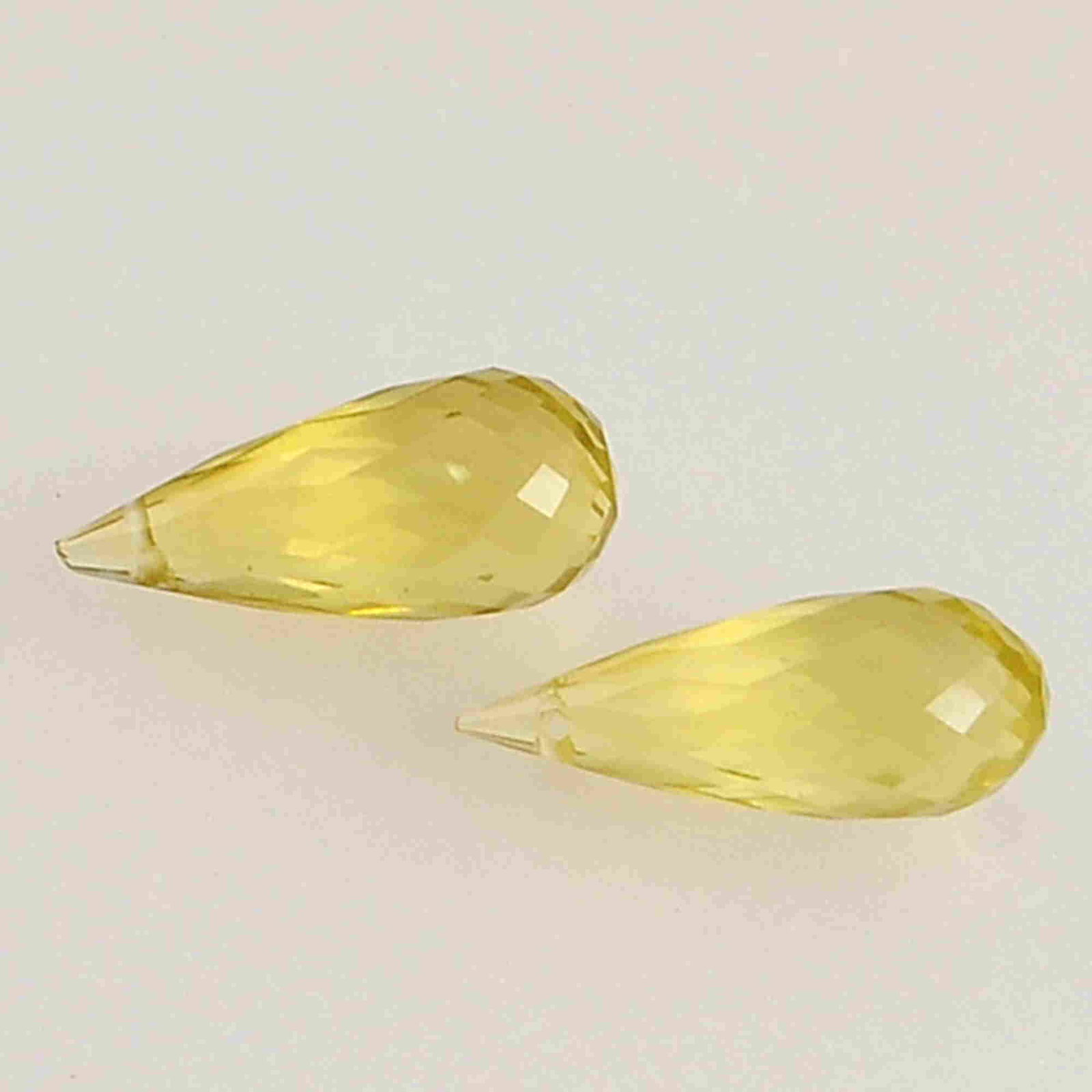 7.3 Carat Yellow Color Natural Drops Lemon Quartz Loose: No Reserve! Title: 7.3 Carat Yellow Color Natural Drops Lemon Quartz Loose Gemstone 2 Pieces Brand: Gems Trading Center Gemstones: Lemon Quartz Carat Weights: 7.3 Size/Dimensions: 6.5H x 15L x 6.5W mm
