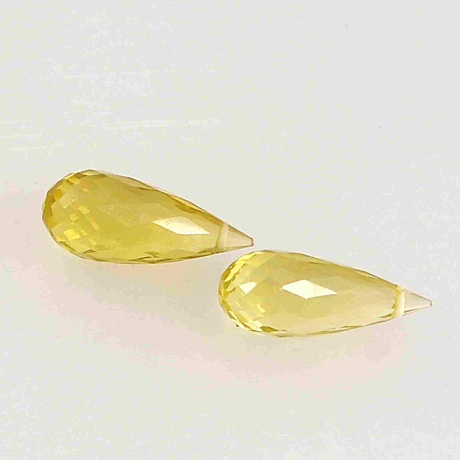 7.3 Carat Yellow Color Natural Drops Lemon Quartz Loose: No Reserve! Title: 7.3 Carat Yellow Color Natural Drops Lemon Quartz Loose Gemstone 2 Pieces Brand: Gems Trading Center Gemstones: Lemon Quartz Carat Weights: 7.3 Size/Dimensions: 6.5H x 15.5L x 6.5W 