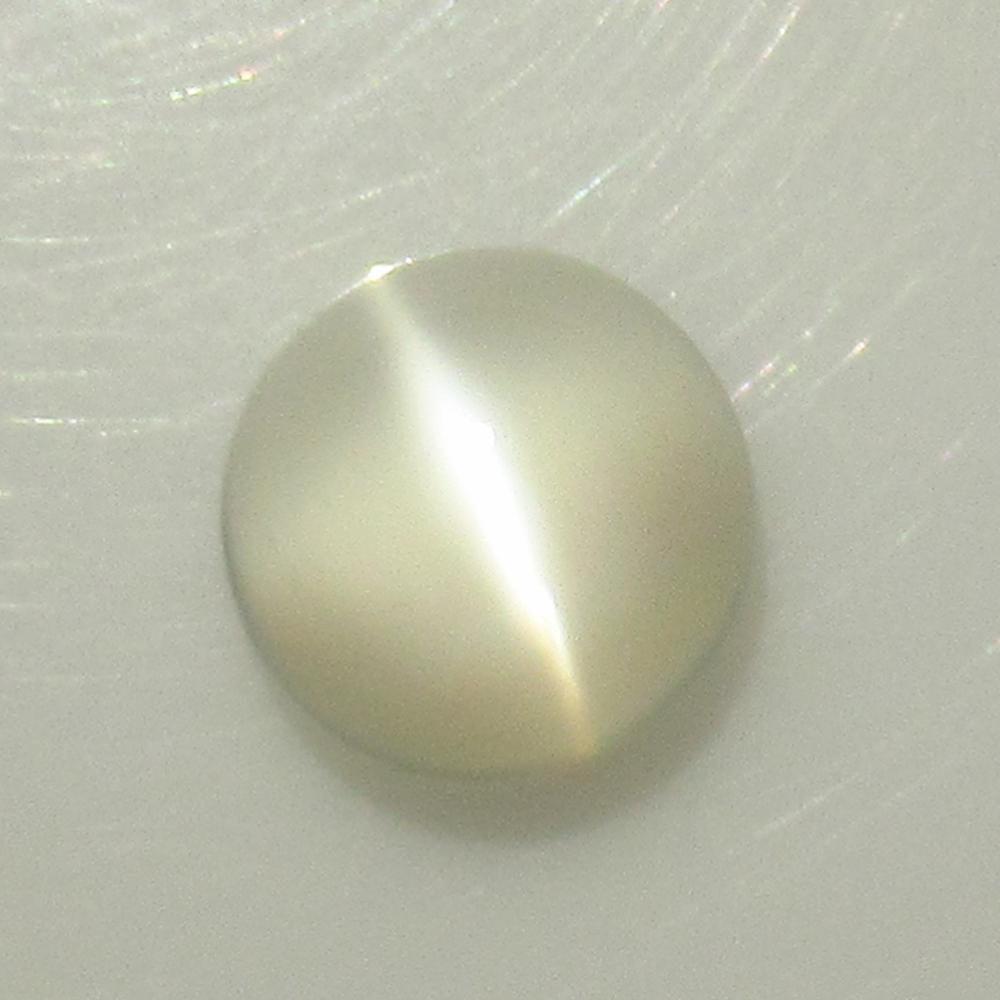 2.35 Ctw Natural Moonstone Round Cab: No Reserve! Title: 2.35 Ctw Natural Moonstone Round Cab Stone/clarity: Semi-Transparent Gemstone: Moonstone Carat Weight: 2.35 Size: 8.20 x 8.20 x 5.10 mm Additional Information: Nice Round Cabochon /