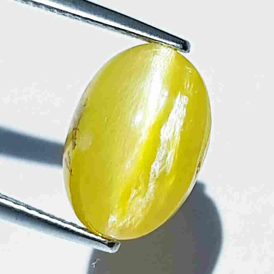 7.59 ct Natural Opal Cat's Eye: No Reserve! Title: 7.59 ct Natural Opal Cat's Eye Color/Clarity: Semi Transparent Gemstones: Loosegemstone Carat Weights: 7.59 Size/Dimensions: 13.50 x 9.30 x 10.10 Additional Information: Oval - Afri