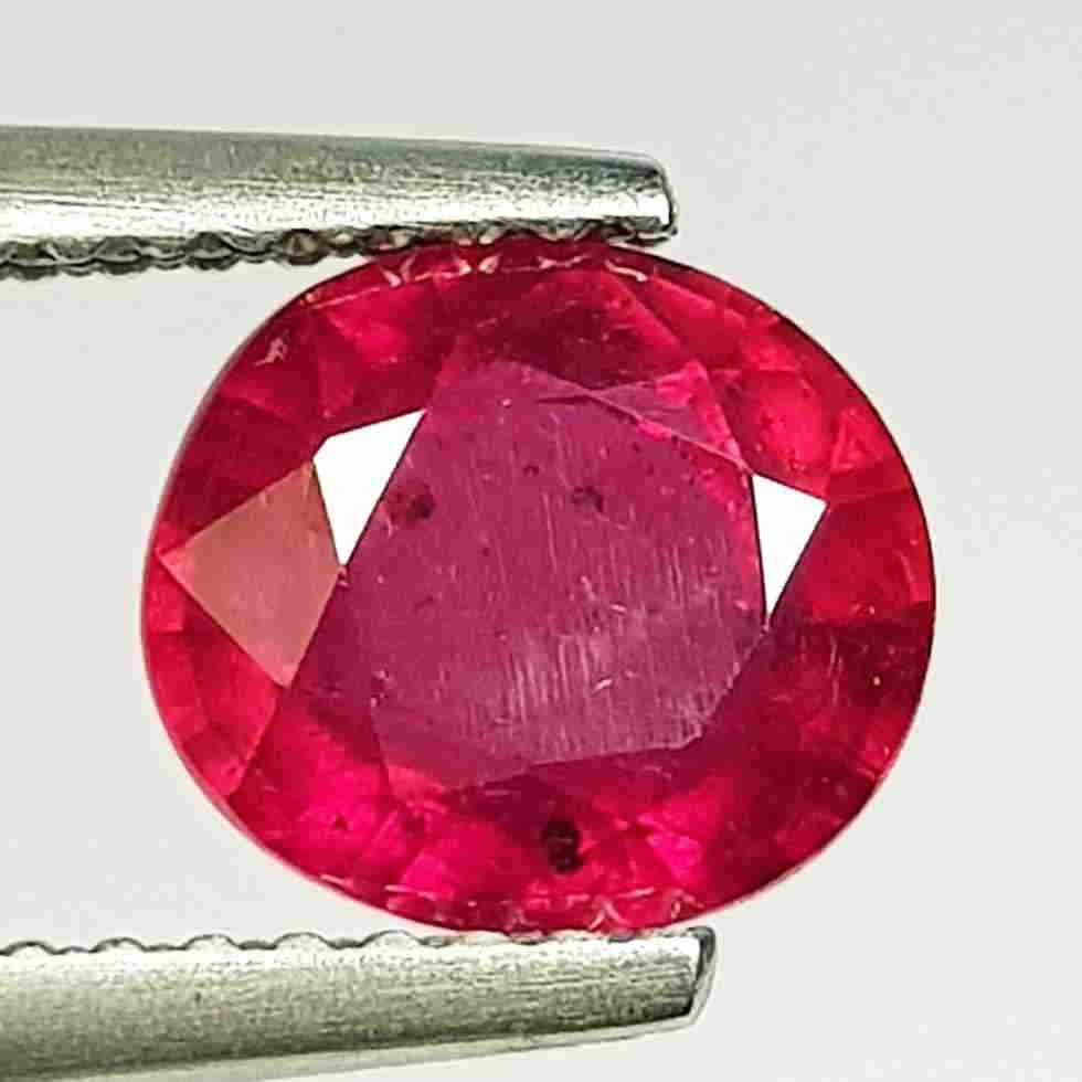 2.01 Ct  Natural Ruby Oval Cut (1 of 5)