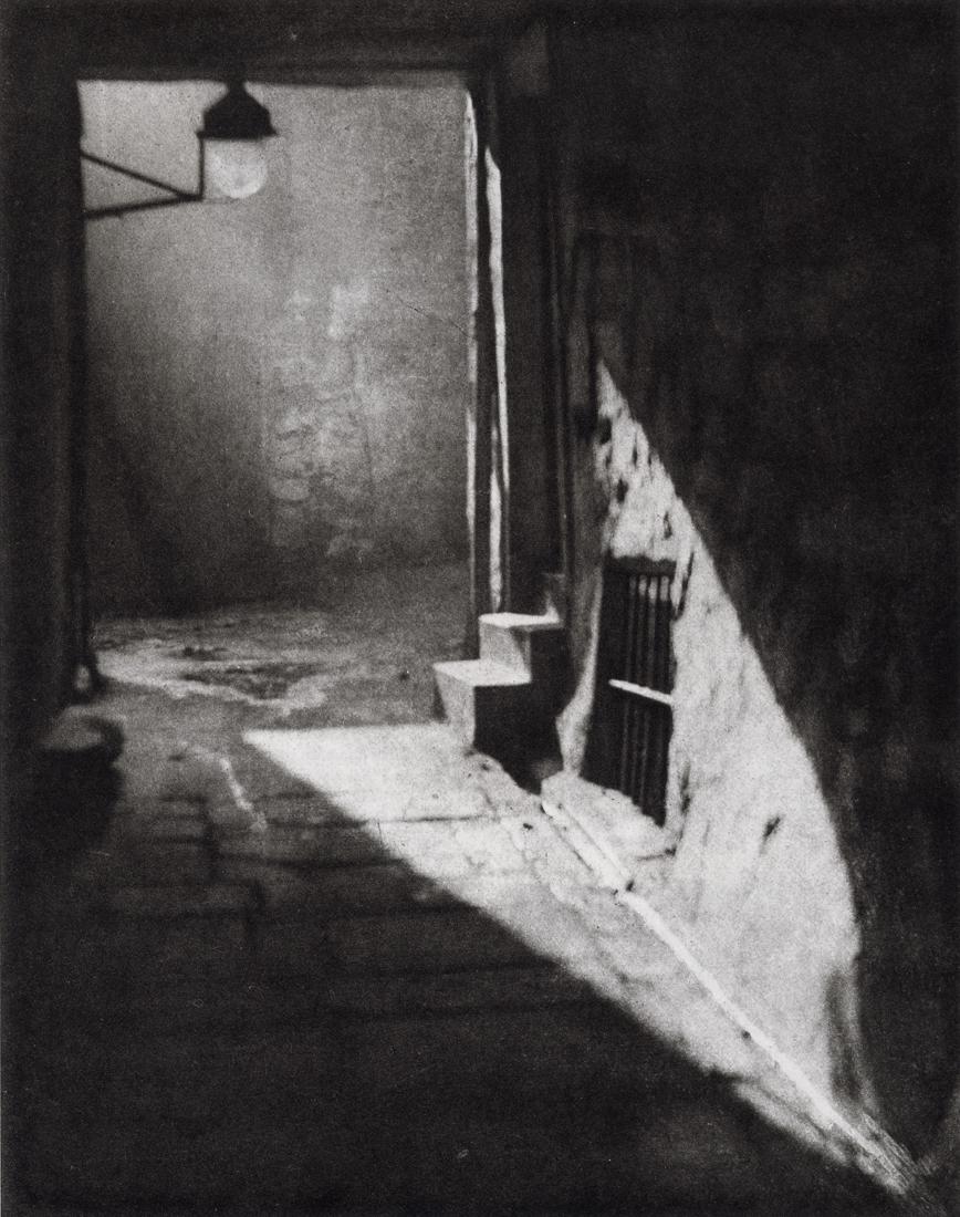 ALVIN LANGDON COBURN - Weir's Close, Edinburgh, 1905 (1 of 1)