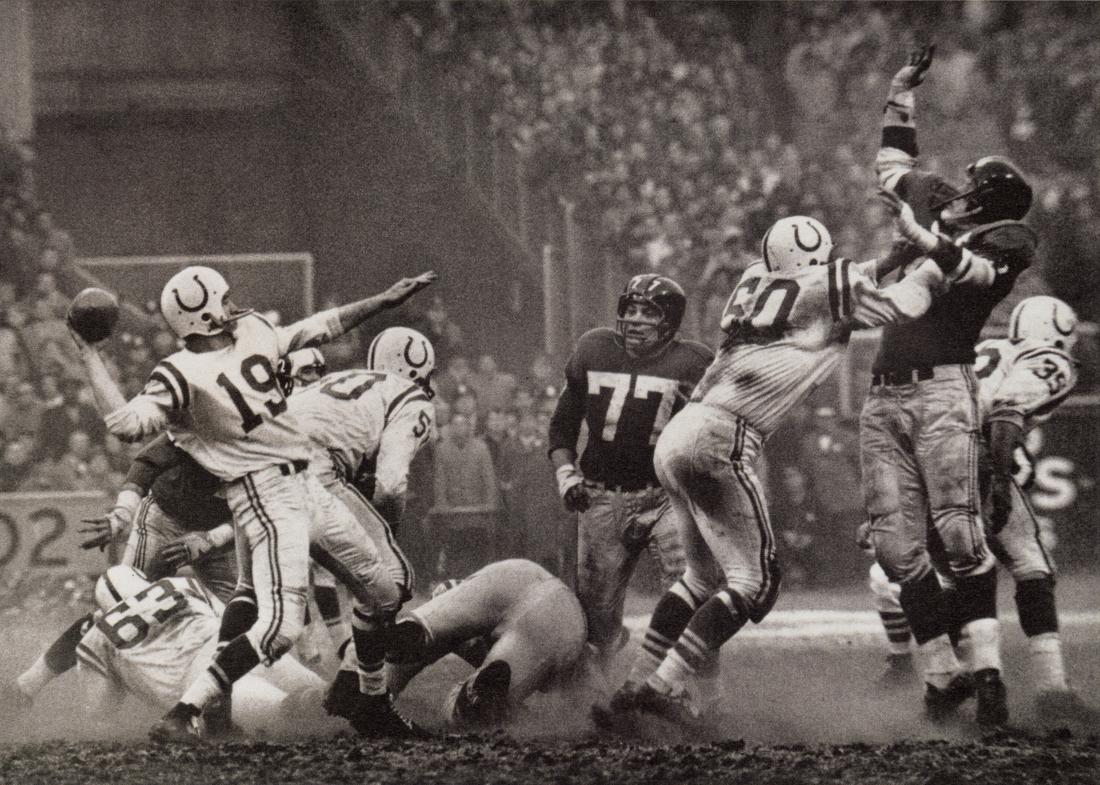 ROBERT RIGER - Johhny Unitas Passes, New York, 1958 (1 of 1)