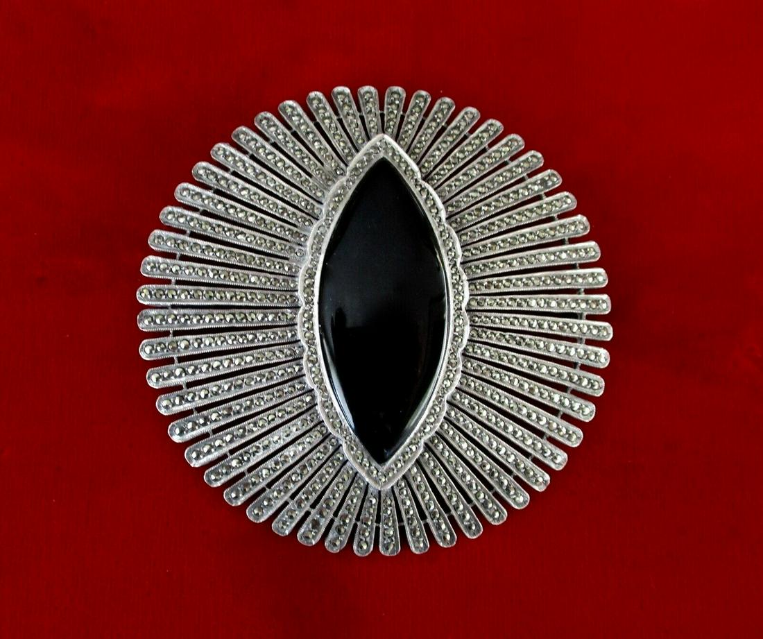 Large Vintage Sterling Silver, Marcasite & Onyx Round (1 of 8)