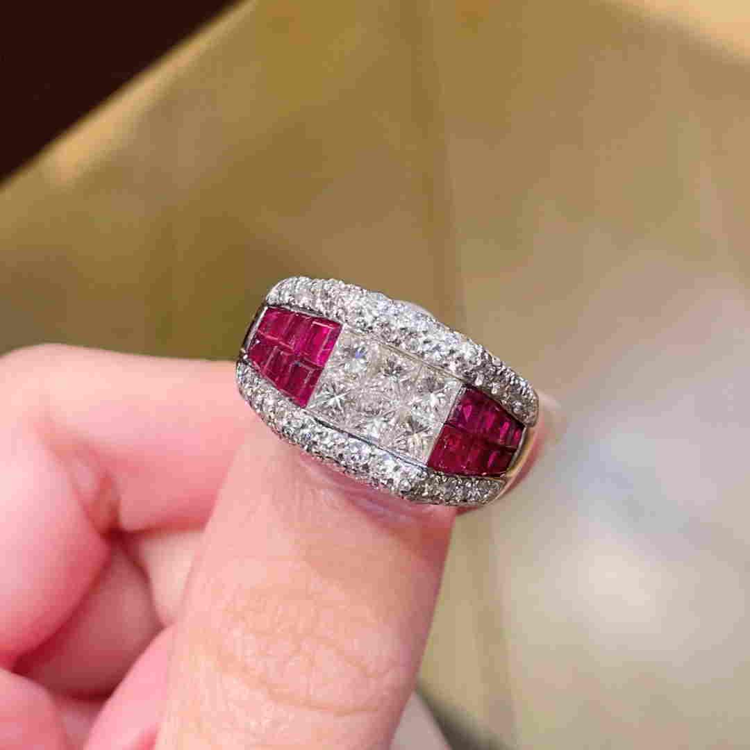 80s 18K two-tone gold ring: Title: 80s 18K two-tone gold ring Materials: 18K Gold Description: Double-color 18 k gold ring in the 80 s, 1.8 ct diamond, ruby 1.5 ct sings rich color, shining diamond platinum! And presence of a va