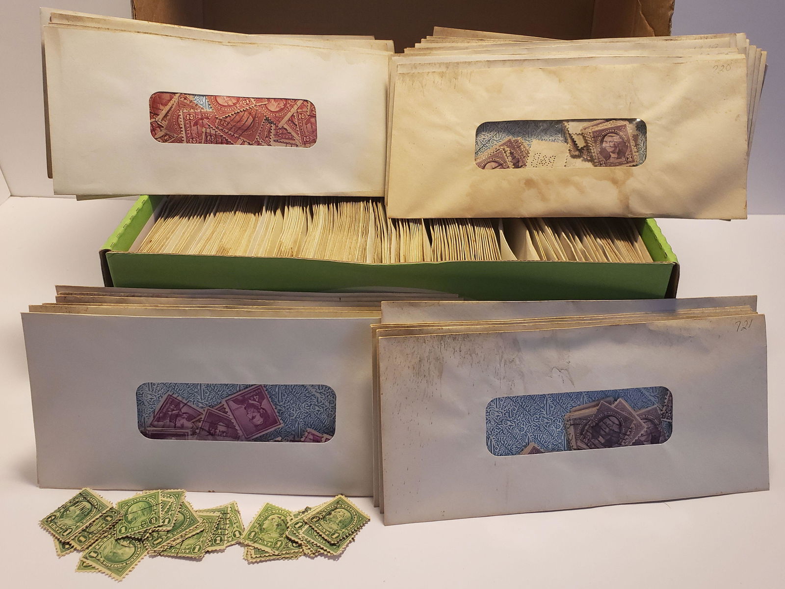 Small collection of several hundred US collectors' (1 of 20)