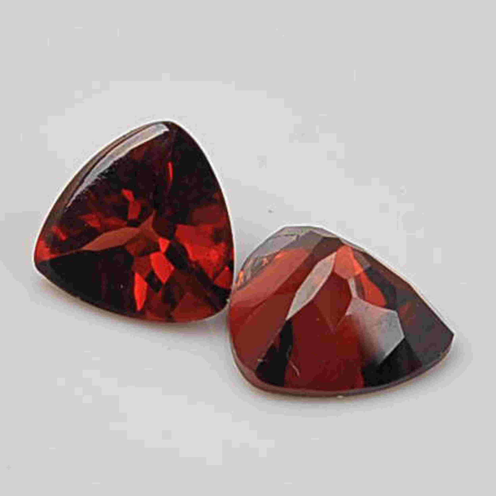 4.1 Carat Red Color Natural Trillion Garnet Loose: No Reserve! Title: 4.1 Carat Red Color Natural Trillion Garnet Loose Gemstone 2 Pieces Additional Information: Specification of Gemstone Name : Garnet Color : Red Total Weight : 4.1 Carat Shape : Tril
