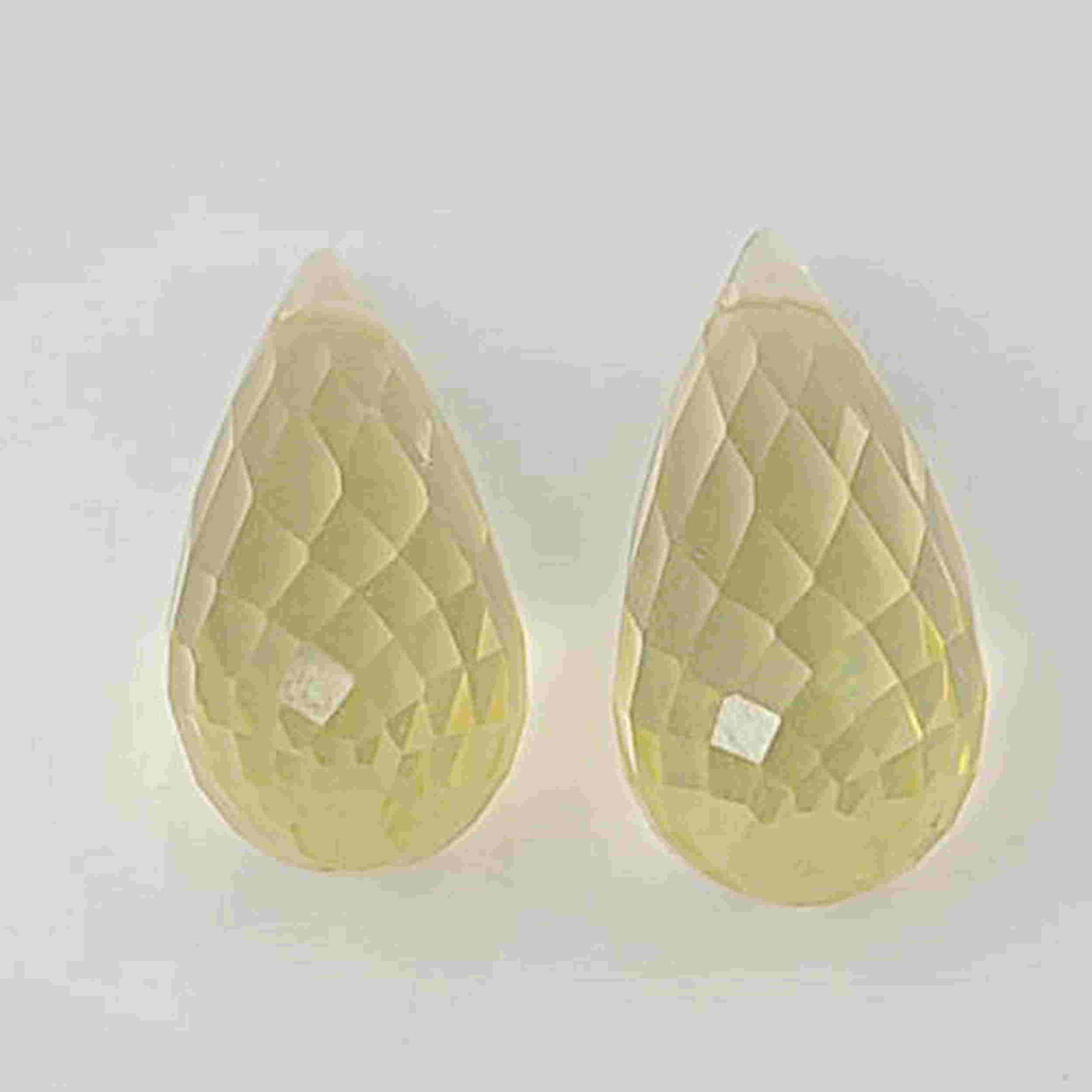 2.86 Carat Yellow Color Natural Drop Lemon Quartz Loose: No Reserve! Title: 2.86 Carat Yellow Color Natural Drop Lemon Quartz Loose Gemstone 2 Pieces Additional Information: Specification of Gemstone Name : Lemon Quartz Color : Yellow Total Weight : 2.86 Ca