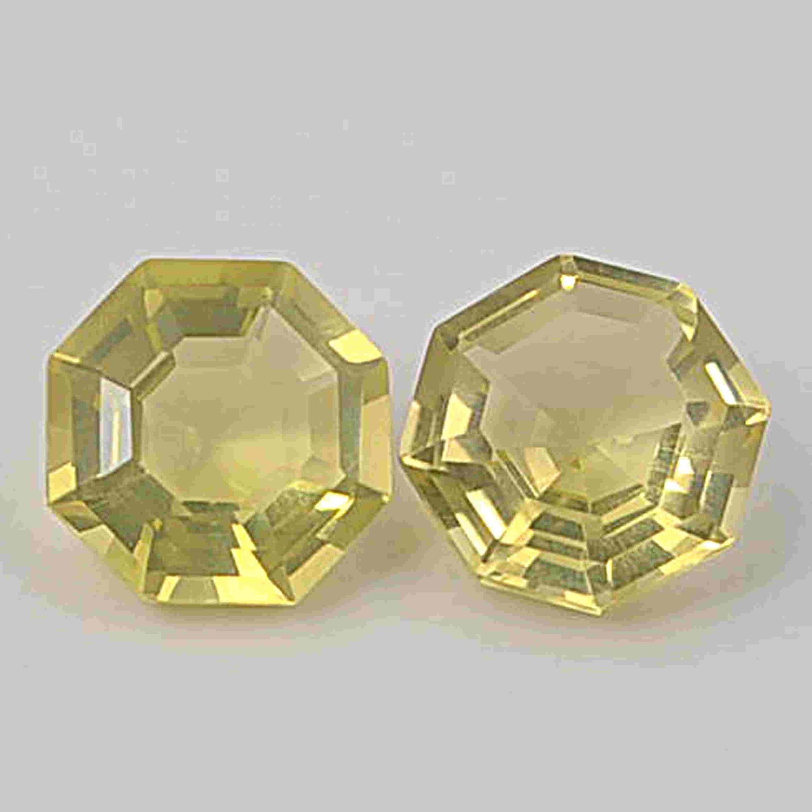 3.7 Carat Yellow Color Natural Fancy Lemon Quartz Loose: No Reserve! Title: 3.7 Carat Yellow Color Natural Fancy Lemon Quartz Loose Gemstone 2 Pieces Additional Information: Specification of Gemstone Name : Lemon Quartz Color : Yellow Total Weight : 3.7 Car