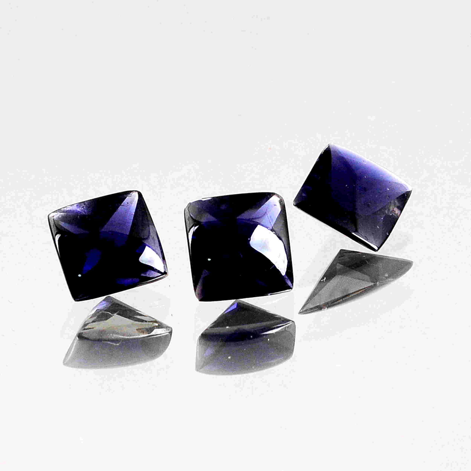 3.75 Ct Dark Blue Square Iolite Loose Gemstone 3 Pieces: No Reserve! Title: 3.75 Ct Dark Blue Square Iolite Loose Gemstone 3 Pieces Additional Information: Specification of Gemstone Name : Iolite Color : Dark Blue Total Weight : 3.75 Shape : Square Cut : Bu