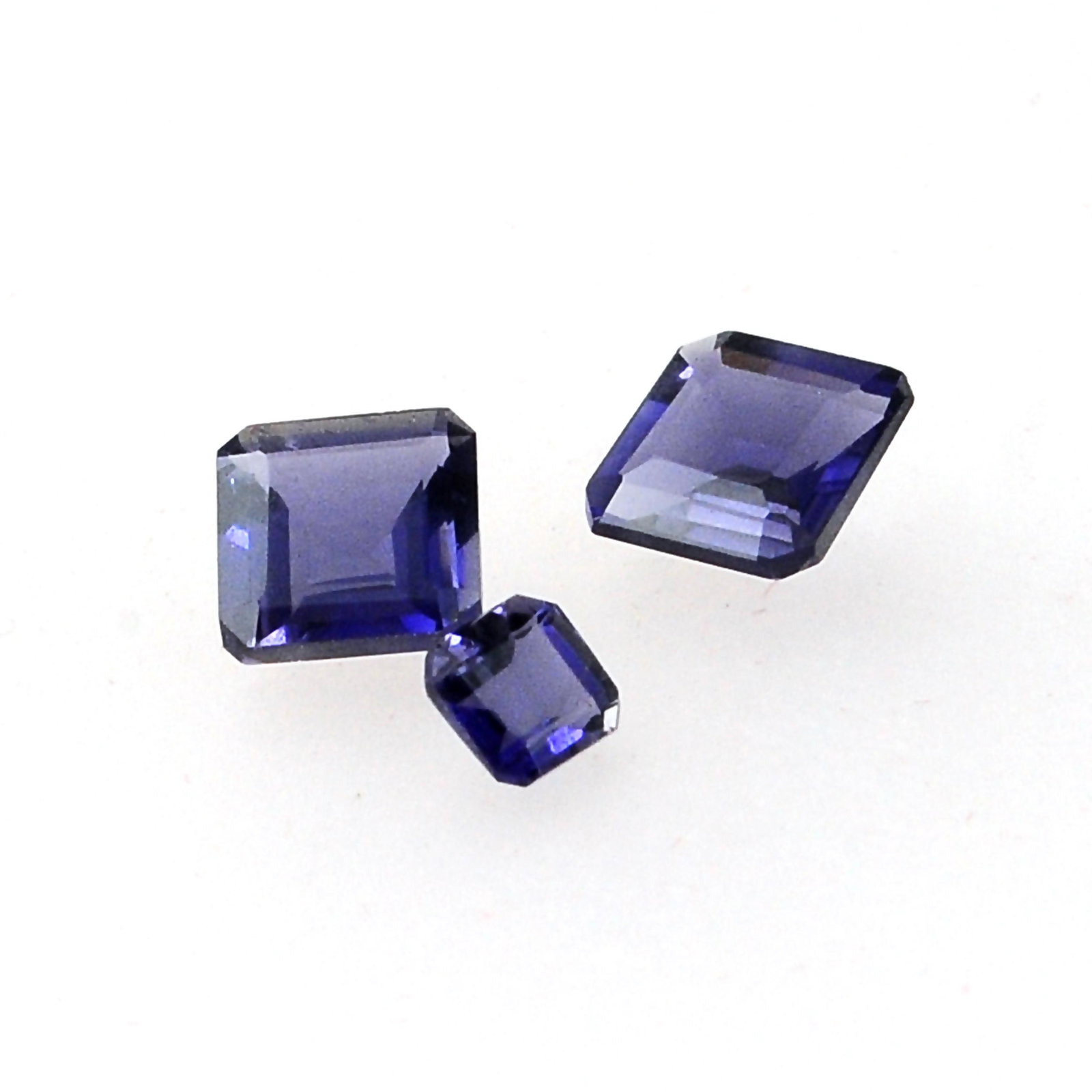 2.03 Carat Blue Octagon Iolite Loose Gemstone 3 Pieces: No Reserve! Title: 2.03 Carat Blue Octagon Iolite Loose Gemstone 3 Pieces Additional Information: Specification of Gemstone Name : Iolite Color : Dark Blue Total Weight : 2.03 Shape : Octagon Cut : Bu