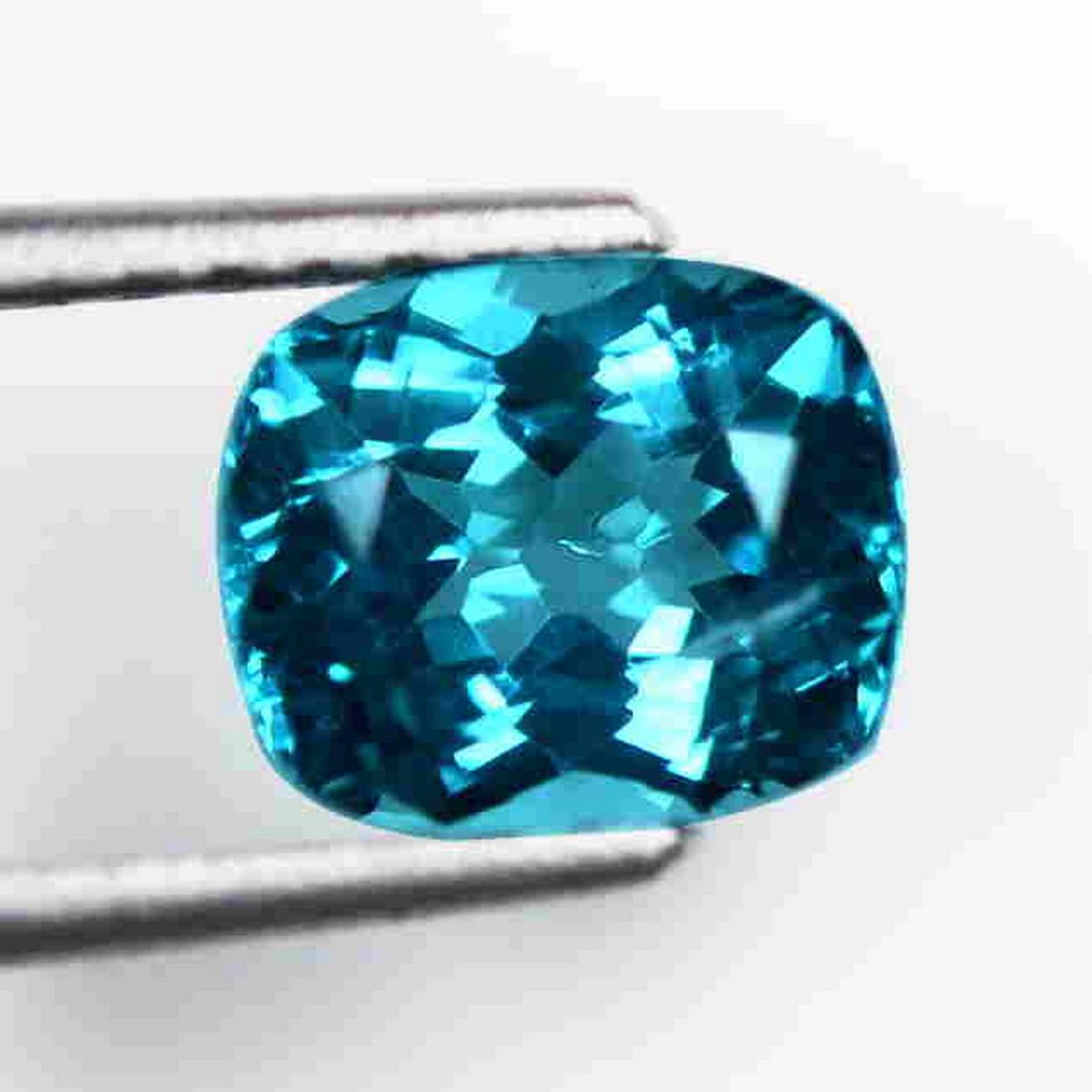 2.21 Cts Amazing Luster Color Natural Apatite (1 of 3)
