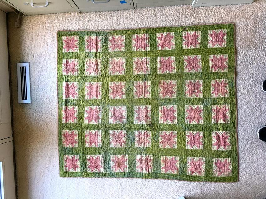 Early Crib Quilt â€“ Green window pane with pink stars (1 of 2)