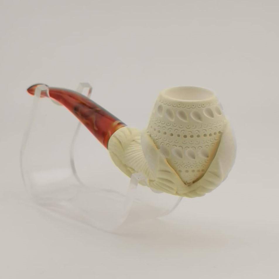 Eagle Claw Meerschaum Pipe: Title: Eagle Claw Meerschaum Pipe Materials: Meerschaum Dimension: 5.5 inch (14cm) Additional Information: Eagle Claw,Hand carved Meerschaum Pipe. Made in Turkey,Eskisehir by Meerschaum Carve Master.F