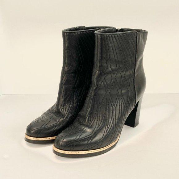 Escada Black Leather Ankle Boots: Title: Escada Black Leather Ankle Boots Size: 7 Description: Pre-owned ESCADA Black leather boots with gold trim around the toe Size 37 There is some scuffing on the heels Very minor scuffing on leath