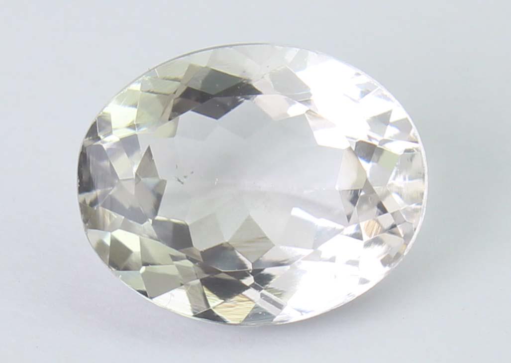 2.18 cts Natural Beryl: No Reserve! Title: 2.18 cts Natural Beryl Additional Information: Gemstone : Natural Beryl Shape and cut : Oval Cut Weight : 2.18 Carats Measurements : 9.77x7.90x4.41 mm Color : Colorres Transprancy :