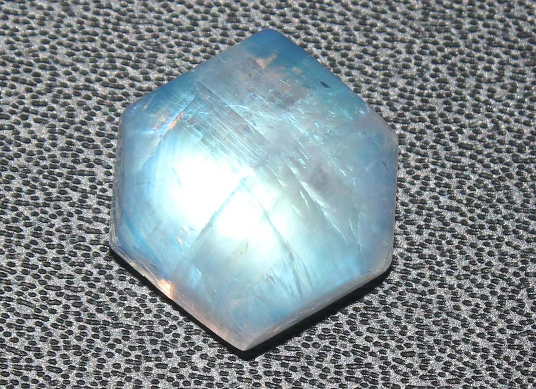 6.82 cts Natural Rainbow Moonstone: No Reserve! Title: 6.82 cts Natural Rainbow Moonstone Additional Information: Gemstone : Natural Rainbow Moonstone Shape and cut : Hexagon Cabochan Weight : 6.82 Carats Measurements : 12.00x11.66x5.83