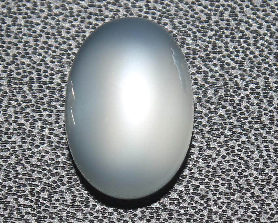5.70 cts Natural Moonstone: No Reserve! Title: 5.70 cts Natural Moonstone Additional Information: Gemstone : Natural Moonstone Shape : Oval Cabochan Weight : 5.70 Carats Measurements : 12.22x8.66x7.07 mm Color : White Transpranc