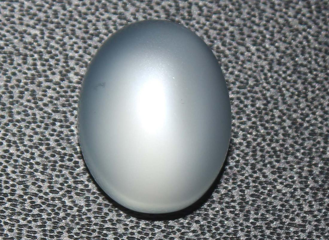 5.74 cts Natural Moonstone: No Reserve! Title: 5.74 cts Natural Moonstone Additional Information: Gemstone : Natural Moonstone Shape : Oval Cabochan Weight : 5.74 carats Measurements : 12.30x9.76x6.46 mm Color : White Transpranc