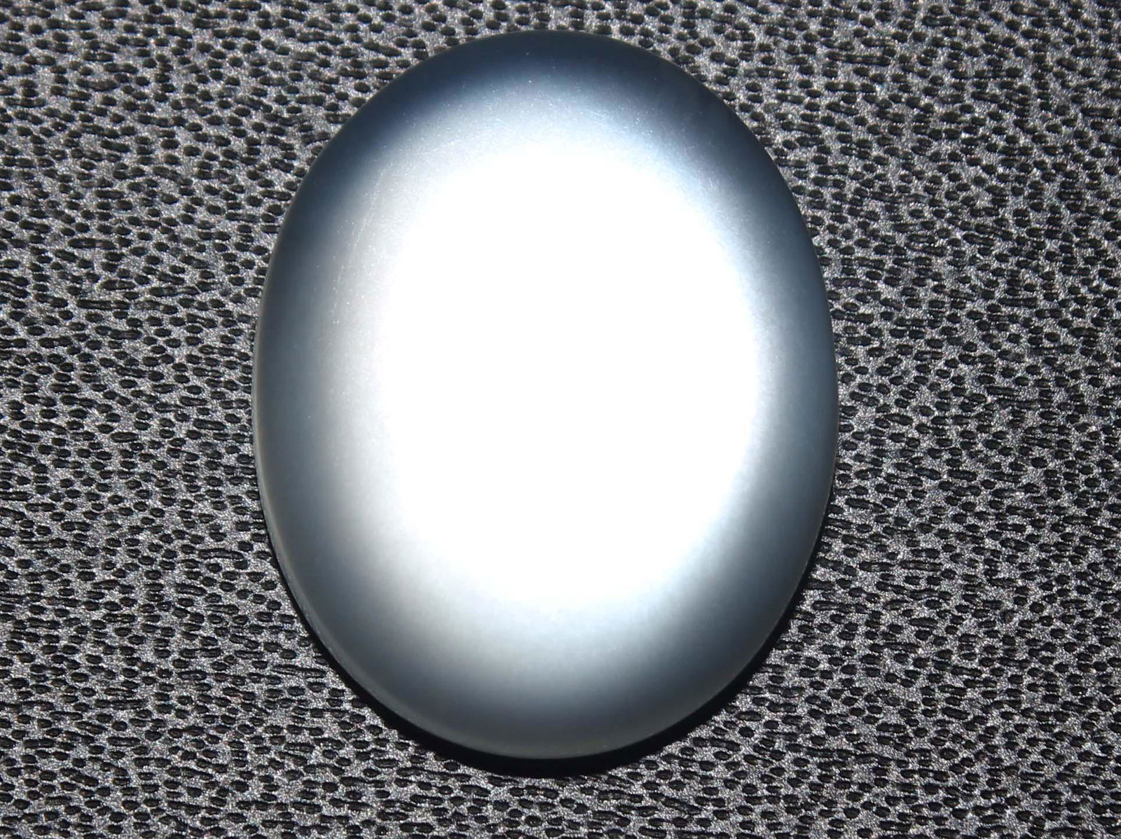 7.39 cts Natural Moonstone: No Reserve! Title: 7.39 cts Natural Moonstone Additional Information: Gemstone : Natural Moonstone Shape : Oval Cabochan Weight : 7.39 carats Measurements : 17.09x13.60x3.88 mm Color : White Transpran