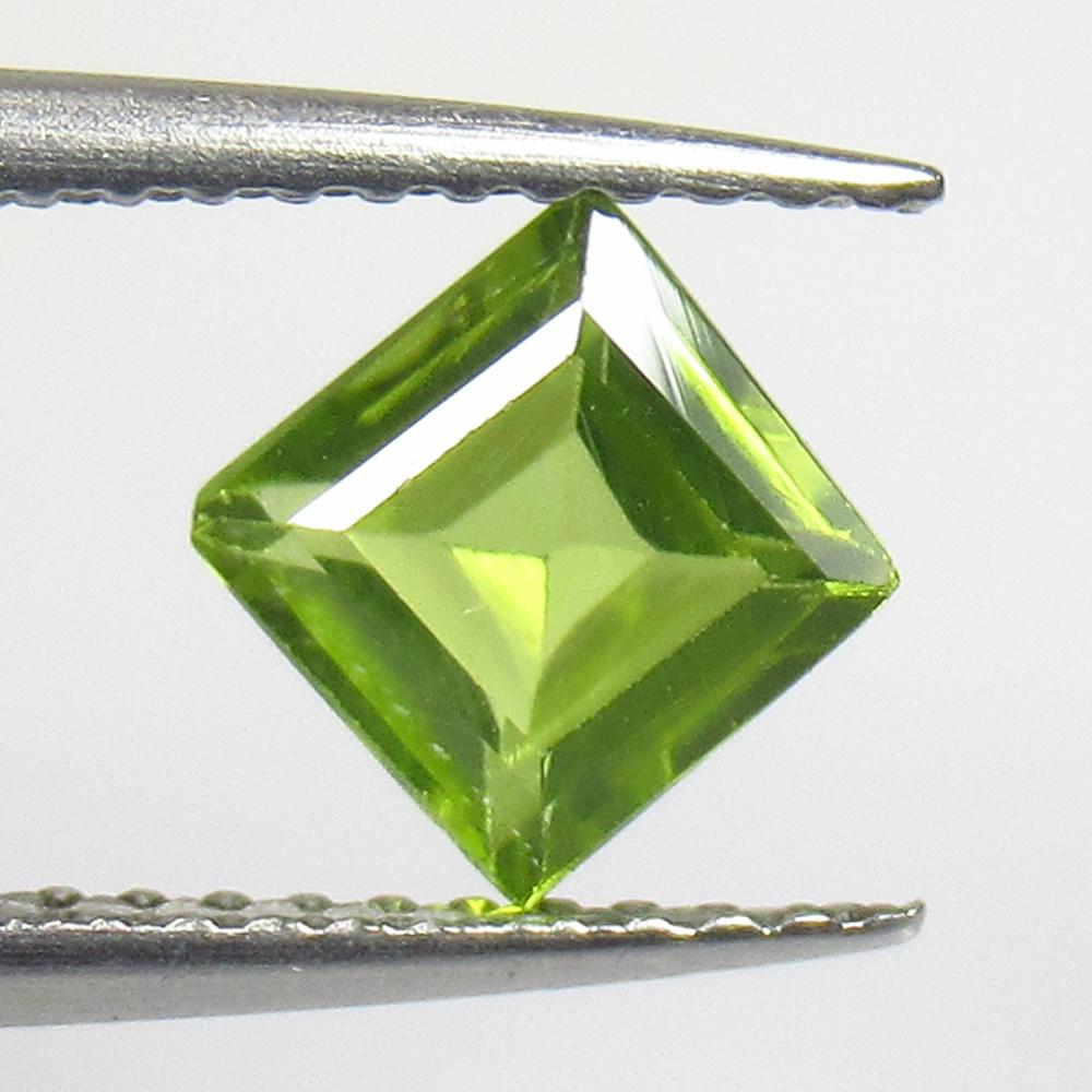 1.10 Ctw Natural Pakistan Peridot Square Cut: No Reserve! Title: 1.10 Ctw Natural Pakistan Peridot Square Cut Stone Clarity: VVS Gemstones: Peridot Carat Weights: 1.1 Size/Dimensions: 5.70 x 5.50 x 3.50 mm Additional Information: Top Class Full L