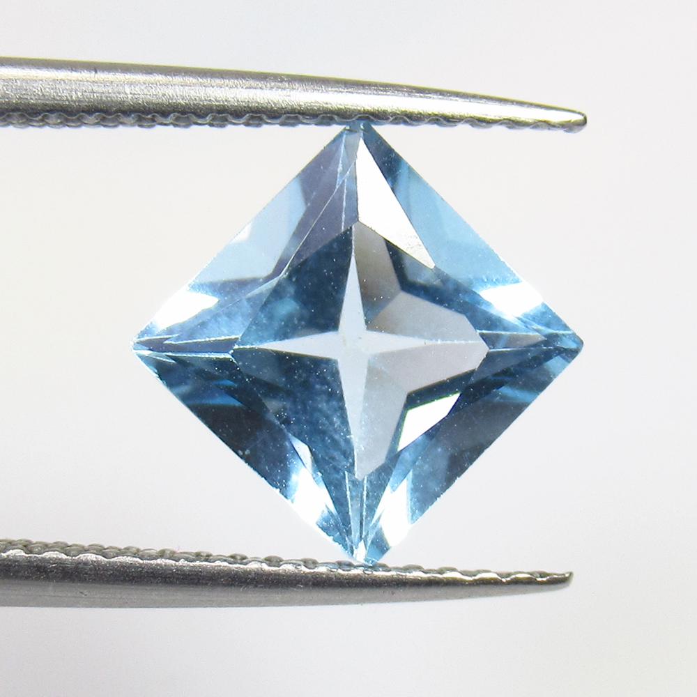2.92 Ctw Natural Blue Topaz Princess Cut: No Reserve! Title: 2.92 Ctw Natural Blue Topaz Princess Cut Stone Clarity: VVS Gemstones: Blue Topaz Carat Weights: 2.92 Size/Dimensions: 7.90 x 7.90 x 5.20 mm Additional Information: Excellent Prince