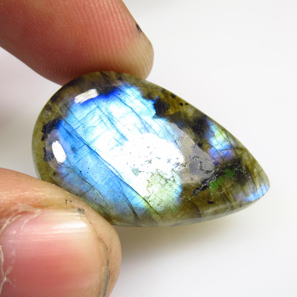 20.75 Ctw Natural Labradorite Pear Cab: No Reserve! Title: 20.75 Ctw Natural Labradorite Pear Cab Stone Clarity: Opaque Gemstones: Labradorite Carat Weights: 20.75 Size/Dimensions: 30.00 x 20.00 x 5.00 mm Additional Information: Nice Pear C