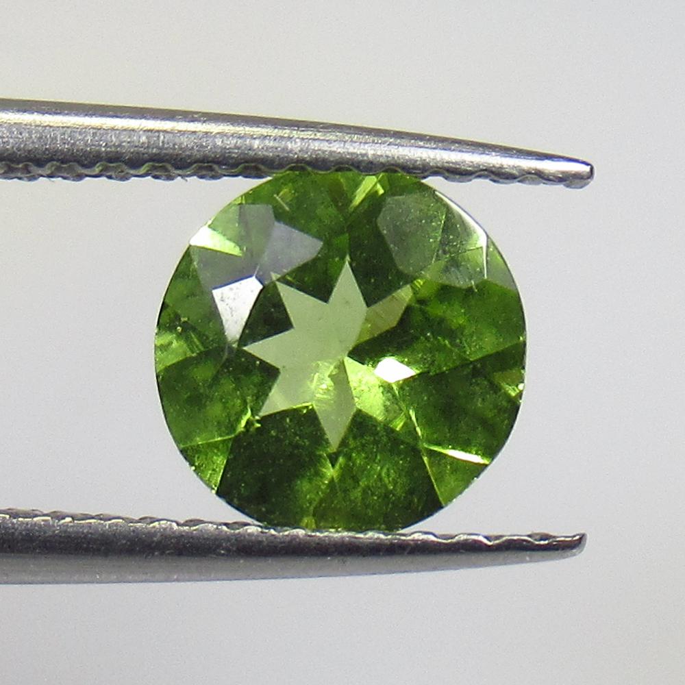 1.05 Ctw Natural Pakistan Peridot Round Cut: No Reserve! Title: 1.05 Ctw Natural Pakistan Peridot Round Cut Stone Clarity: VVS Gemstones: Peridot Carat Weights: 1.05 Size/Dimensions: 6.90 x 6.90 x 3.60 mm Additional Information: Top Class Full L