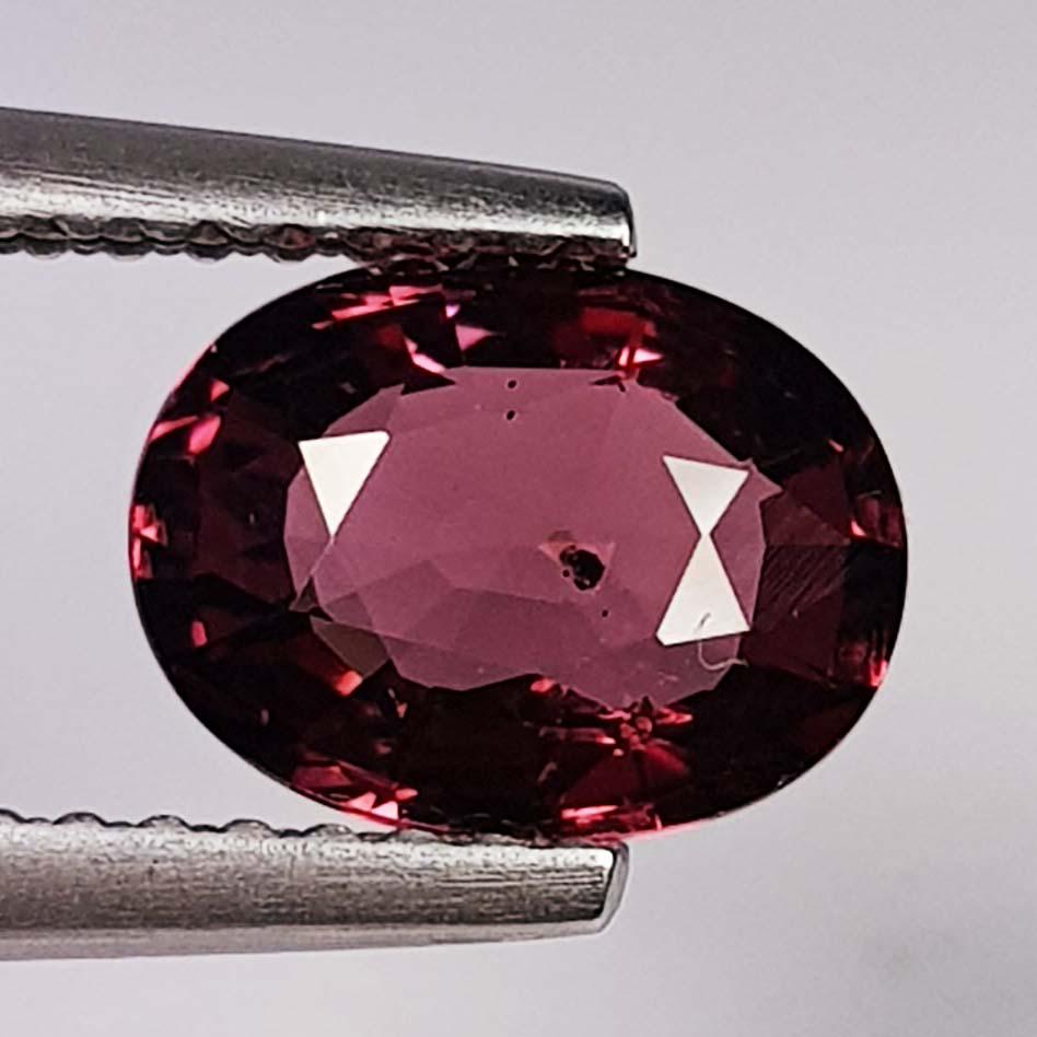 Natural Rhodolite Garnet Oval Cut 1.71 ct: No Reserve! Title: Natural Rhodolite Garnet Oval Cut 1.71 ct Color/Clarity: VVS - VS Carat Weight: 3.09 Size/Dimensions: 8.00 x 8.00 x 5.70 Additional Information: Oval - Burma Shipping: Domestic: Fl