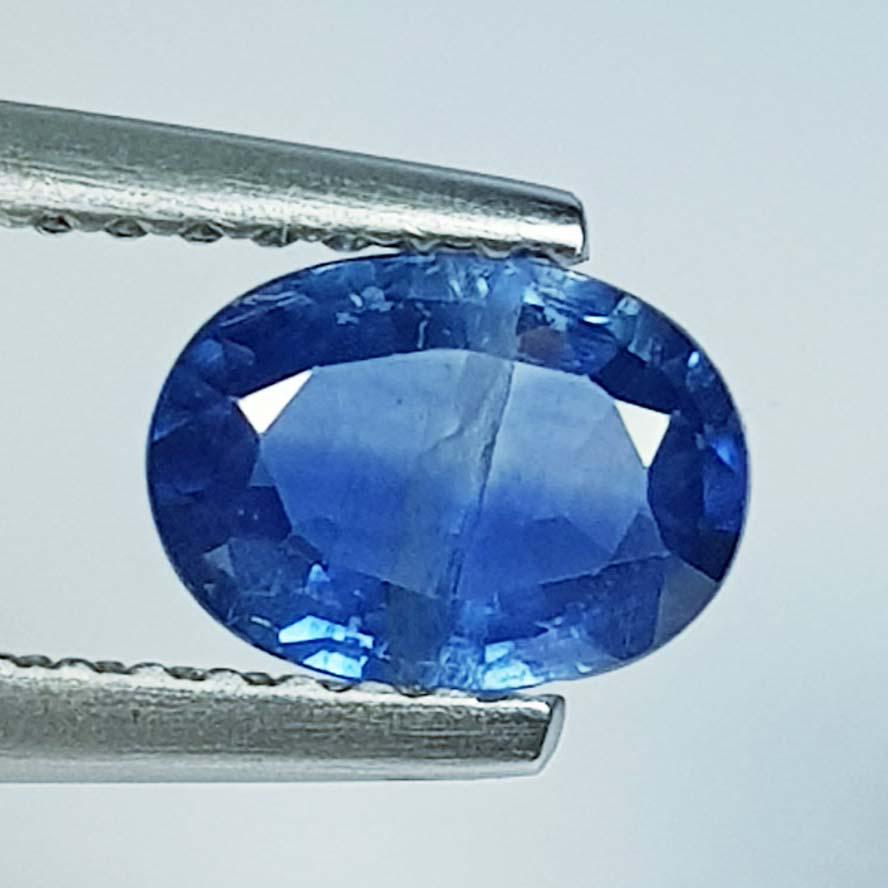 0.92 ct Natural Blue Sapphire: No Reserve! Title: 0.92 ct Natural Blue Sapphire Color/Clarity: VS Carat Weight: 0.92 Size/Dimensions: 7.00 x 5.10 x 2.70 Additional Information: Oval - Burma Shipping: Domestic: Flat-rate of $7.00