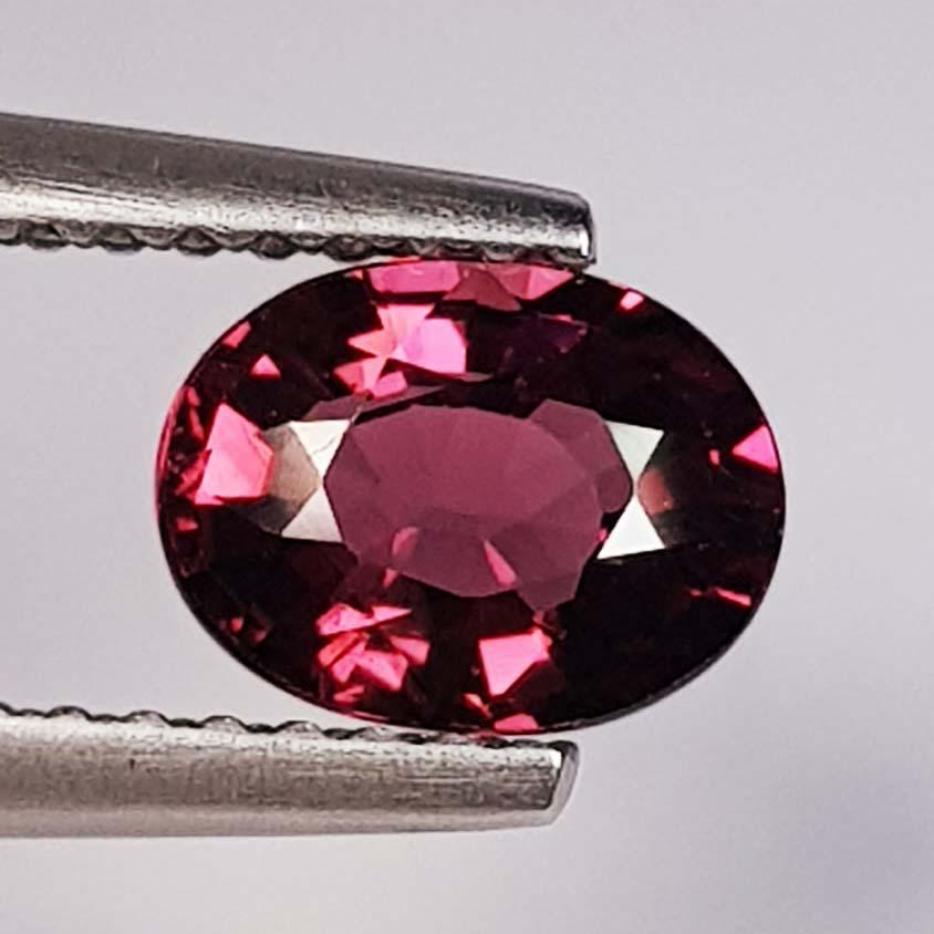 Natural Rhodolite Garnet Oval Cut 1.30 ct (1 of 5)