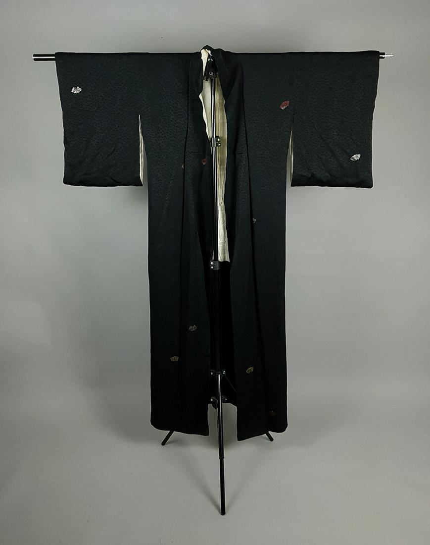 BLACK FLORAL SILK KIMONO (1 of 8)