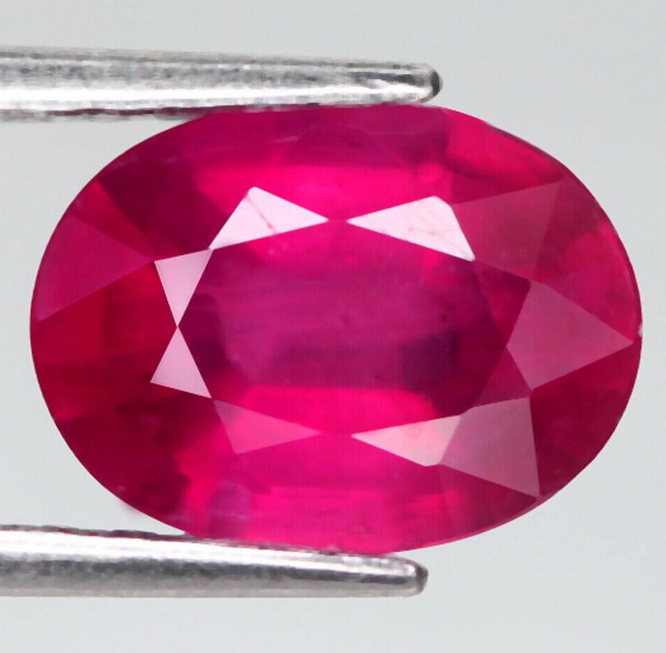 1,68 cts Natural Oval Red Pink Ruby (1 of 3)