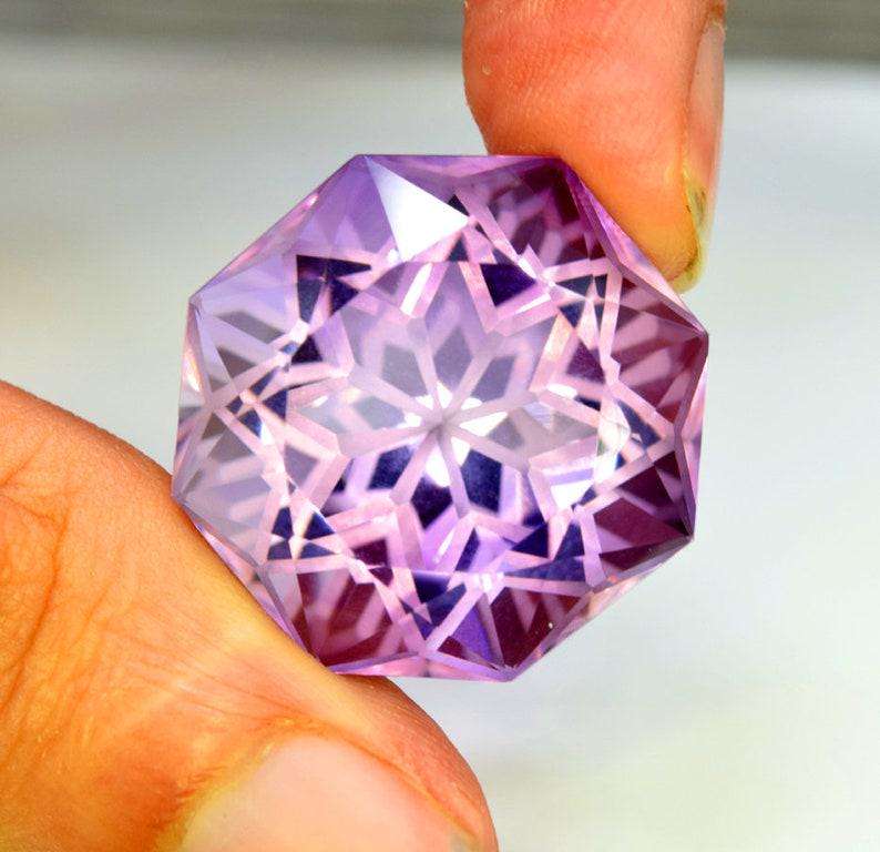 Amethyst Loose Gemstones from Afghanistan 37.10 Carats: Amethyst Loose Gemstones from Afghanistan ~ 37.10 Carats - 21*21*15 mm Weight : 37.10 Carats Sizes : 21*21*15 mm Origin : Afghanistan Treatment : Natural DHL Express Shipping R36-133 Reserve: $250.00 