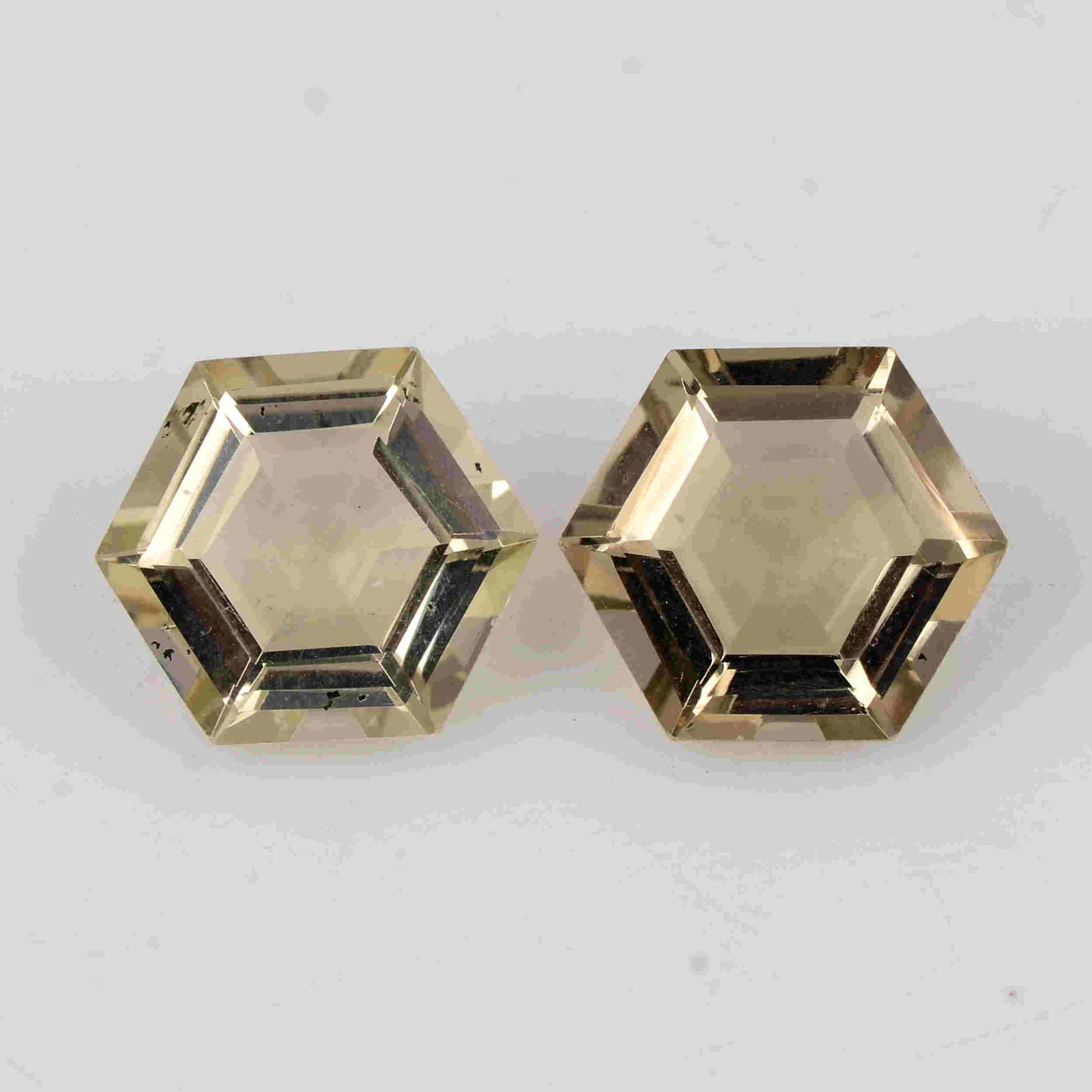 9.50 Carat Yellow Hexagon Lemon Quartz Loose Gemstone 2: No Reserve! Title: 9.50 Carat Yellow Hexagon Lemon Quartz Loose Gemstone 2 Pieces Additional Information: Specification of Gemstone Stone : Lemon Quartz Shape : Hexagon Size : 6H x 11L x 11W mm Color 
