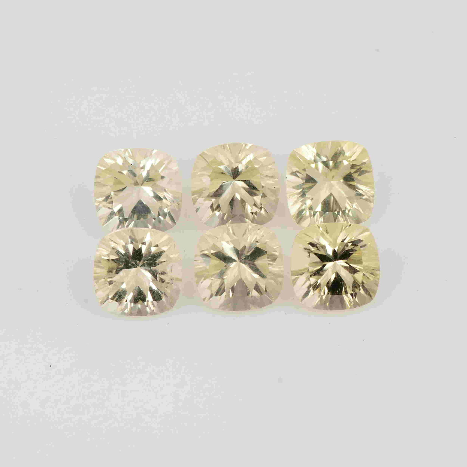 8.40 Carat Yellow Square Lemon Quartz Loose Gemstone 6: No Reserve! Title: 8.40 Carat Yellow Square Lemon Quartz Loose Gemstone 6 Pieces Additional Information: Specification of Gemstone Stone : Lemon Quartz Shape : Square Size : 5H x 7L x 7W mm Color : Ye
