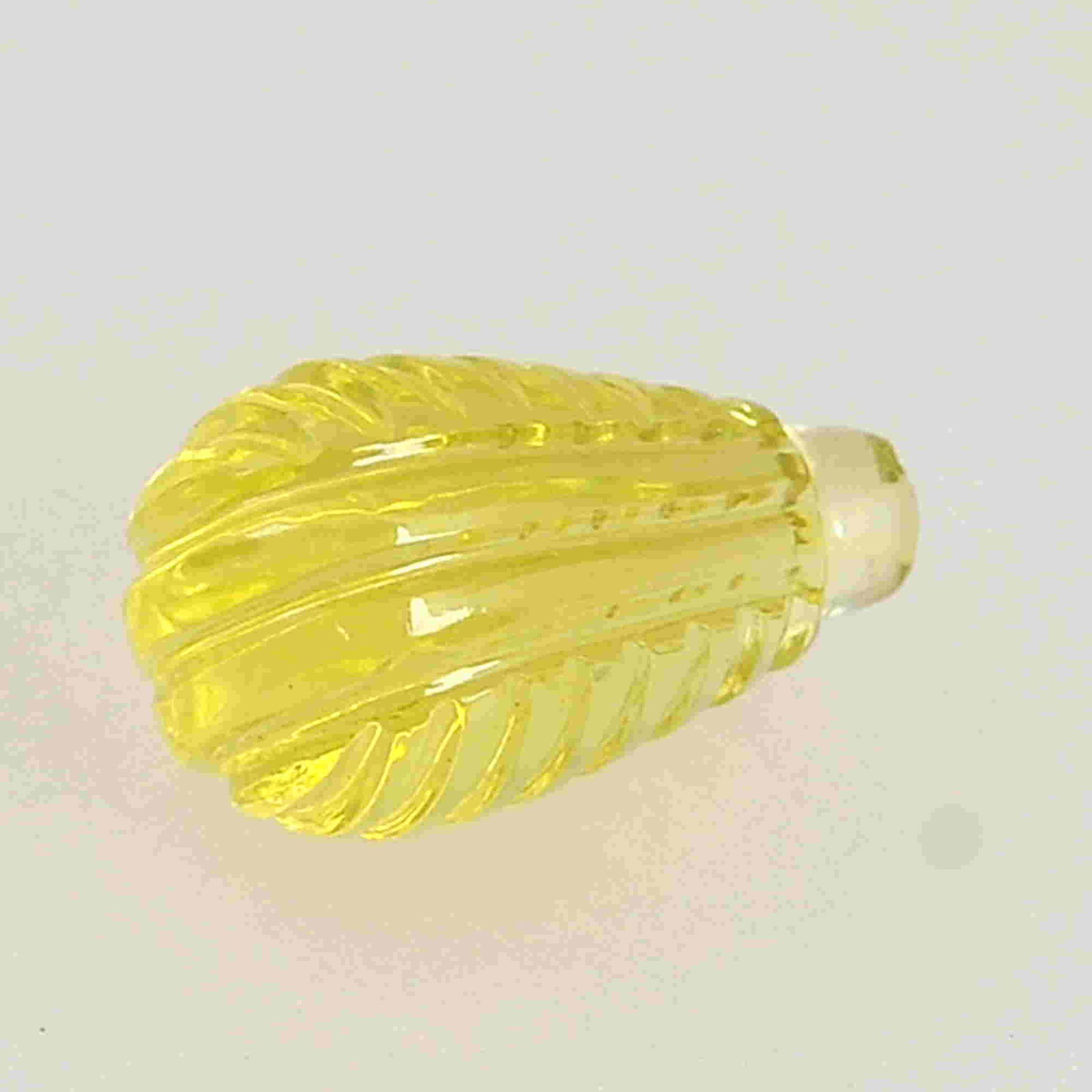 9.90 Carat Yellow Drops Lemon Quartz Loose Gemstone 1: No Reserve! Title: 9.90 Carat Yellow Drops Lemon Quartz Loose Gemstone 1 Piece Additional Information: Specification of Gemstone Stone : Lemon Quartz Shape : Drops Size : 9H x 17L x 9W mm Color : Yell