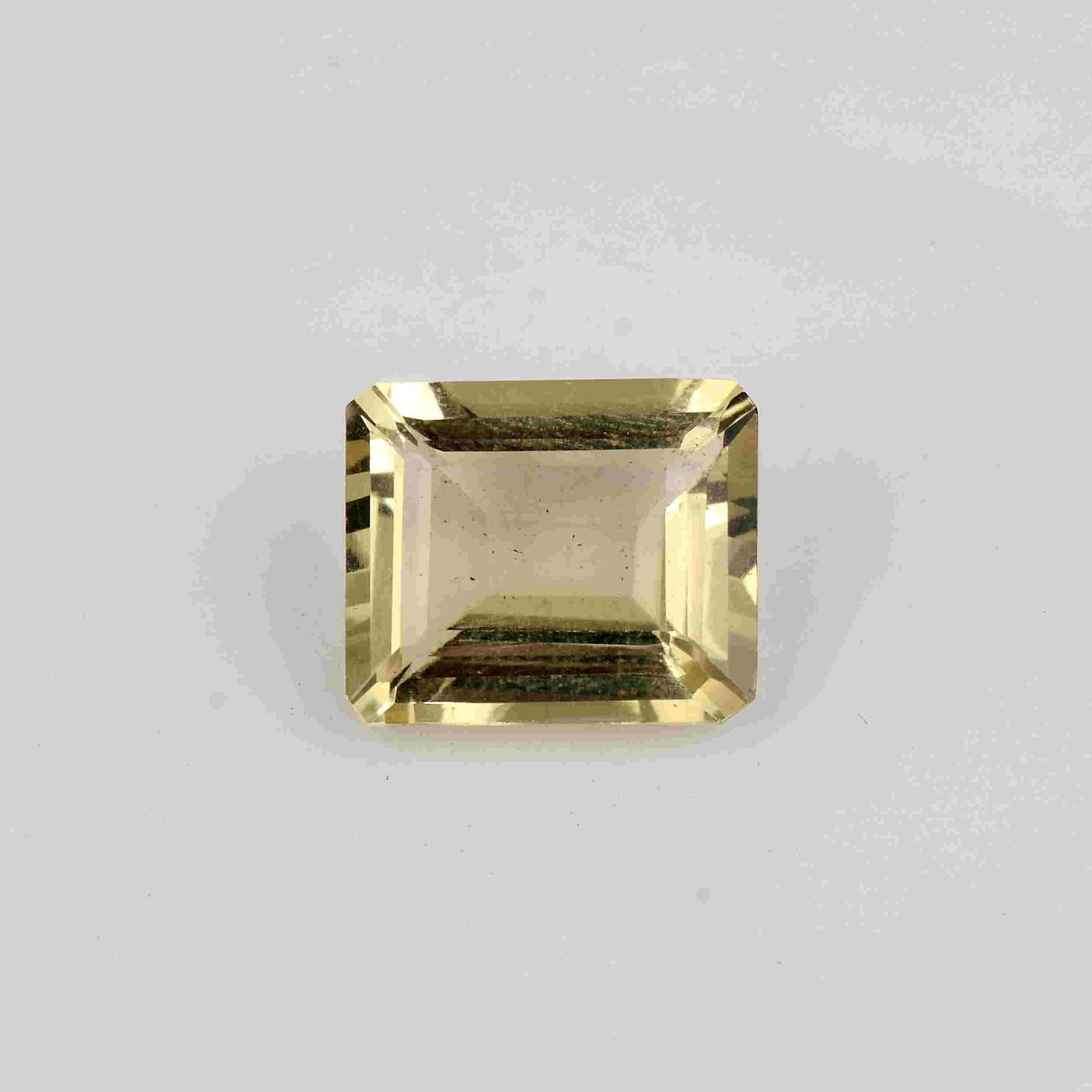 7.30 Carat Yellow Color Natural Octagon Lemon Quartz: No Reserve! Title: 7.30 Carat Yellow Color Natural Octagon Lemon Quartz Loose Gemstone 1 Pieces Brand: Gems Trading Center Gemstones: Lemon Quartz Carat Weights: 7.3 Size/Dimensions: 6.5H x 14L x 12W 