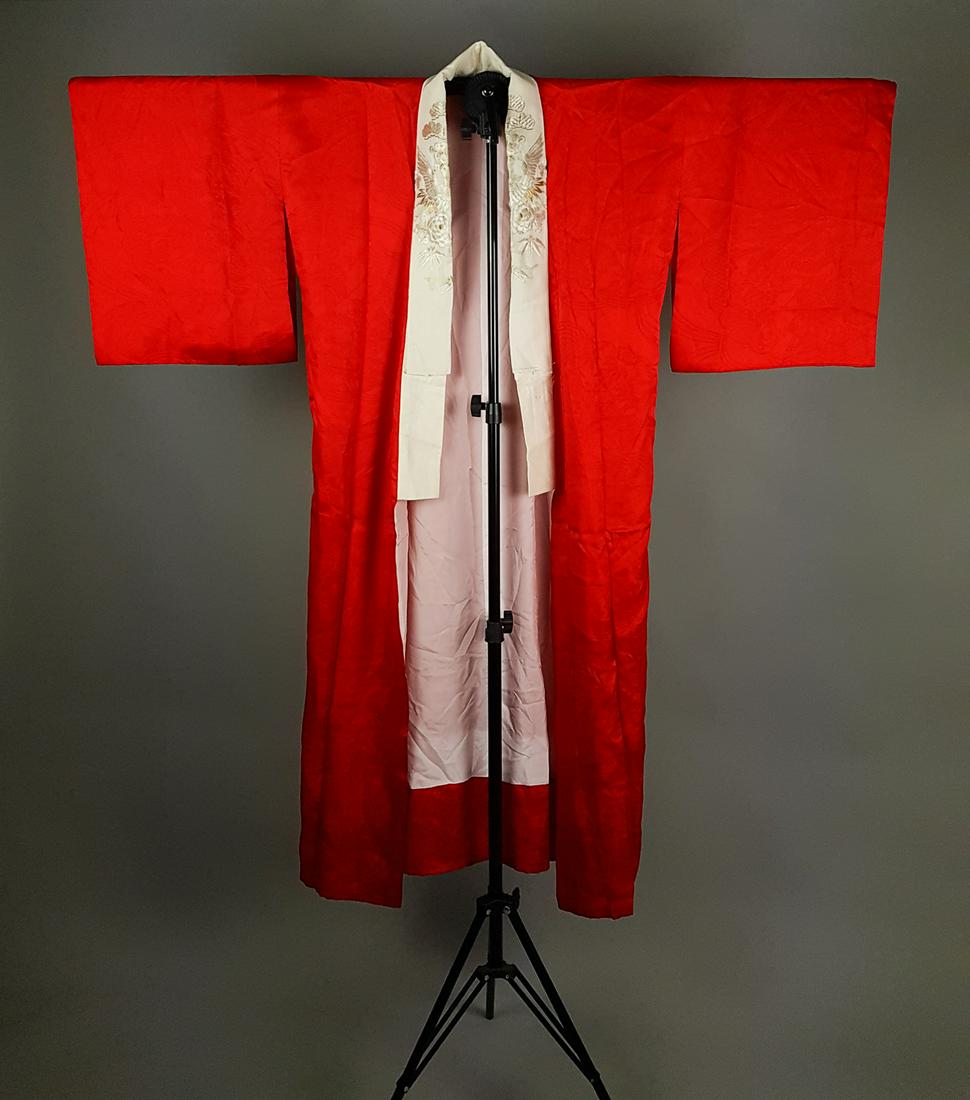 RED SILK FLORAL KIMONO (1 of 8)