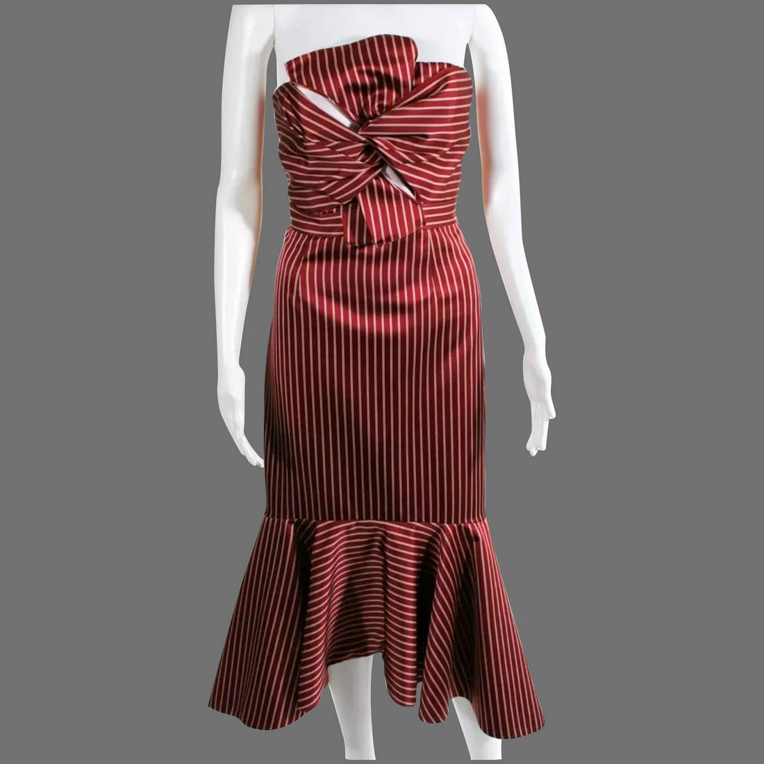 Strapless Rust and white striped dress ruffled hem: Fresh and beautiful silk blend Maroon/Rust/white striped flounce dress In very good vintage condition A size- 10 Full Medium Reserve: $45.00 Shipping: Domestic: Flat-rate of $30.00 to anywhere within 