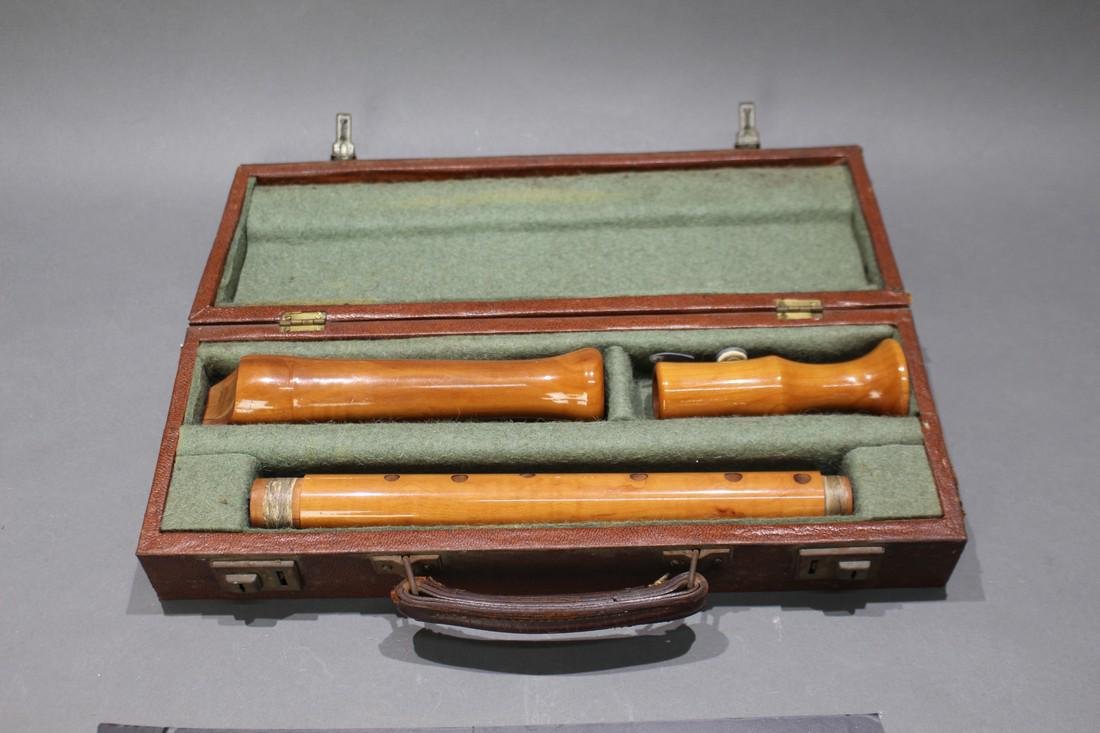 Fine Cased Tenor Recorder: Fine Cased Tenor Recorder Reserve: $80.00 Shipping: Domestic: Flat-rate of $74.00 to anywhere within the contiguous U.S. International: Foreign shipping rates are determined by destination. Internatio