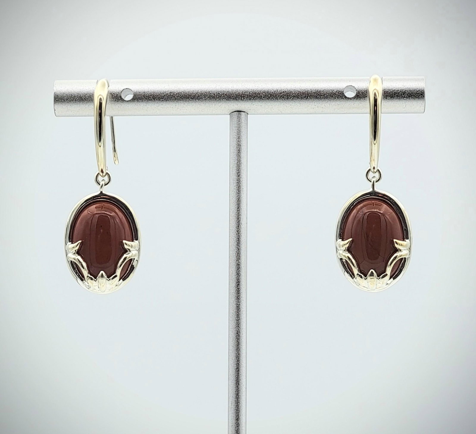 Sterling Silver Dangly Jasper Earrings: Brand: Jean Lin Collection Title: Sterling Silver Dangly Jasper Earrings Metal Purity: 925 Sterling Silver Gemstones: Jasper Carat Weights: 1 Oval Jasper at 14.5Ã—9.5mm. Size / Dimensions: Each Ear