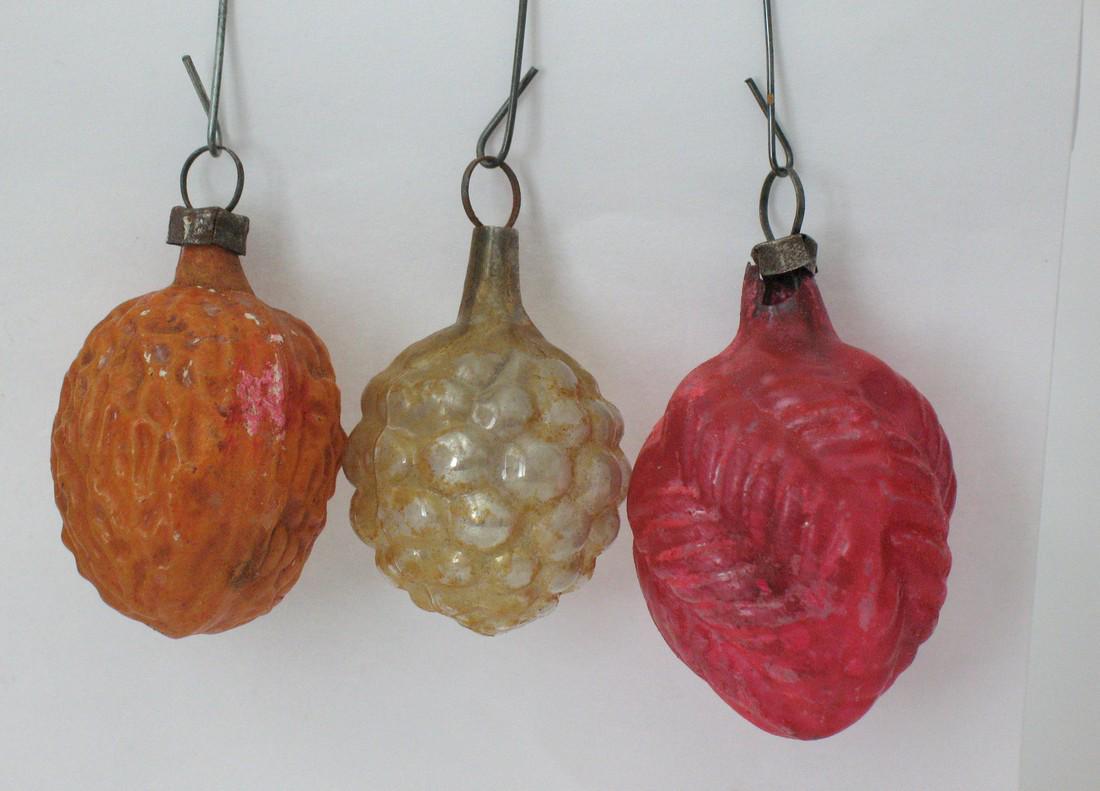 Group of vintage glass feather tree ornaments. (1 of 1)